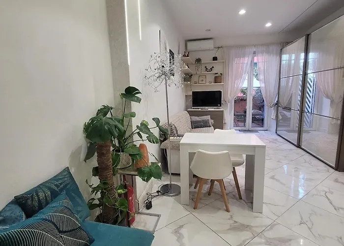 Apartmán In The Heart Of With Garden And Jacuzzi Řím